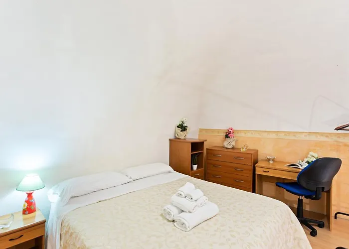 Guesthost - Castello Ursino Balcony X5 *